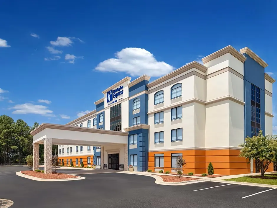 Holiday Inn Express & Suites Raleigh West – Lenovo Center by IHG