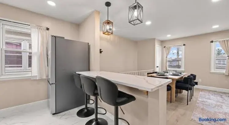 Cozy Home w/ Balcony|5 miles to NYC|Free Parking
