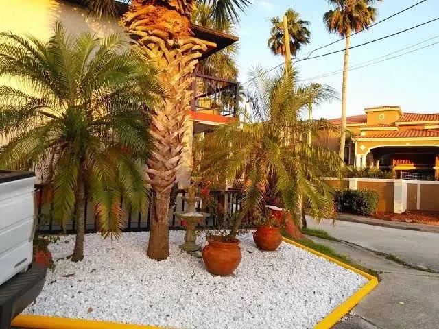 Merida Inn & Suites