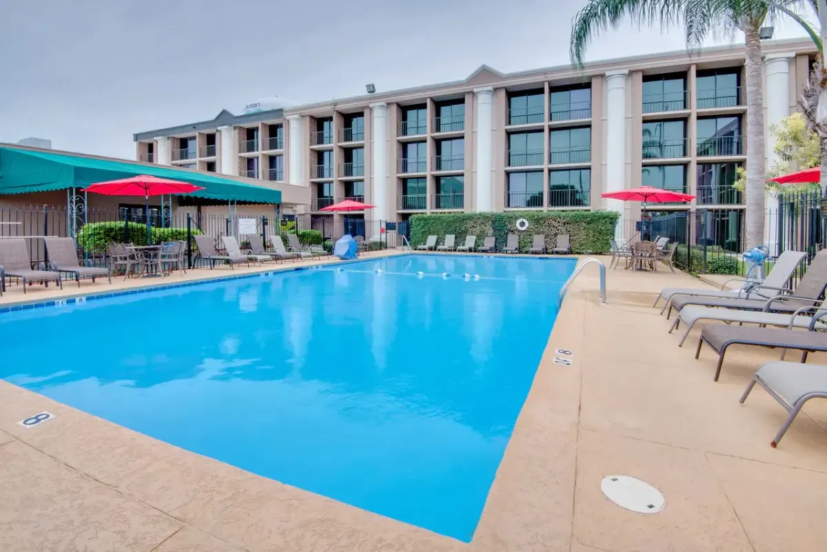 Clarion Hotel & Suites