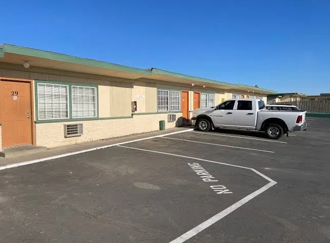 Sage N Sand Motel