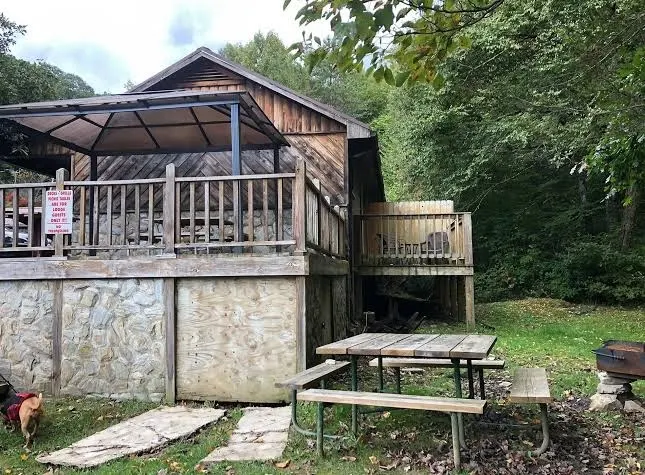 Four Seasons Lodge