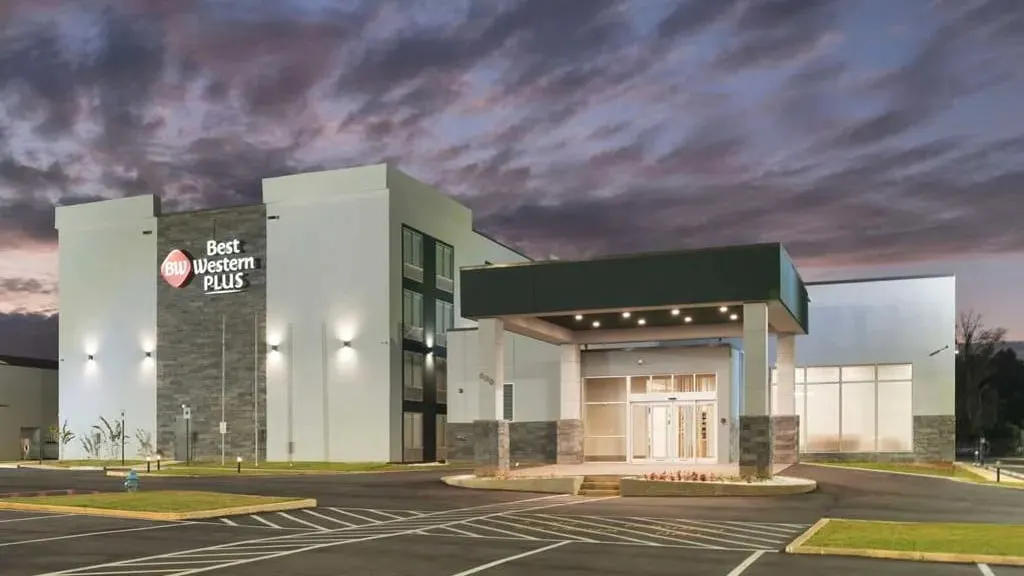 Best Western Plus Mobile Inn & Suites