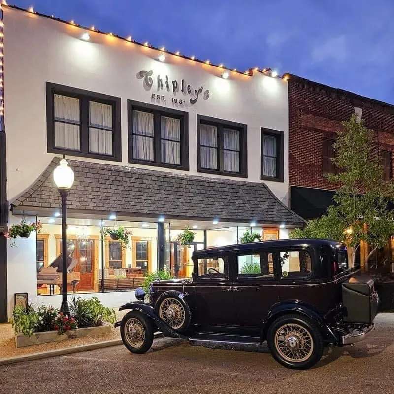 Chipley's Squareview Inn & Venue