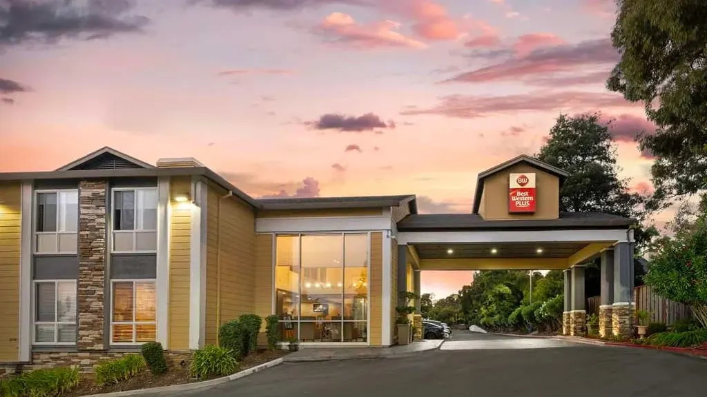 Best Western Plus Heritage Inn