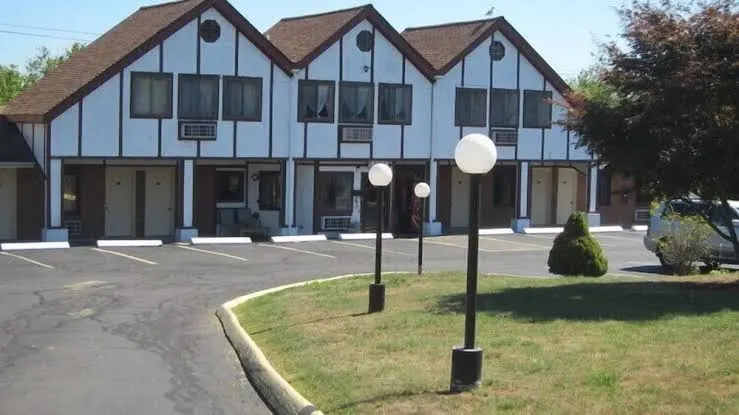 Lamplighter Motel