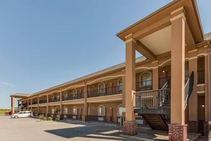 Executive Inn & Suites