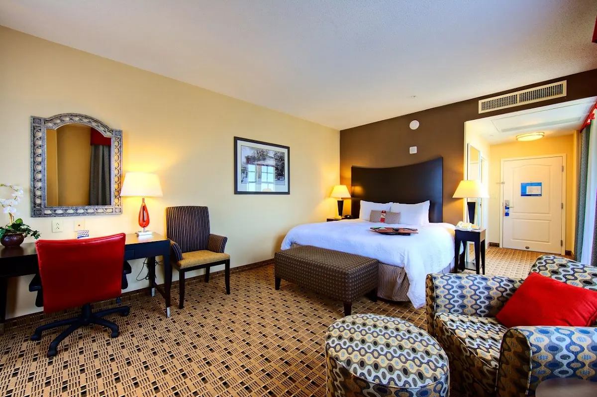 Hampton Inn & Suites Montgomery-Downtown