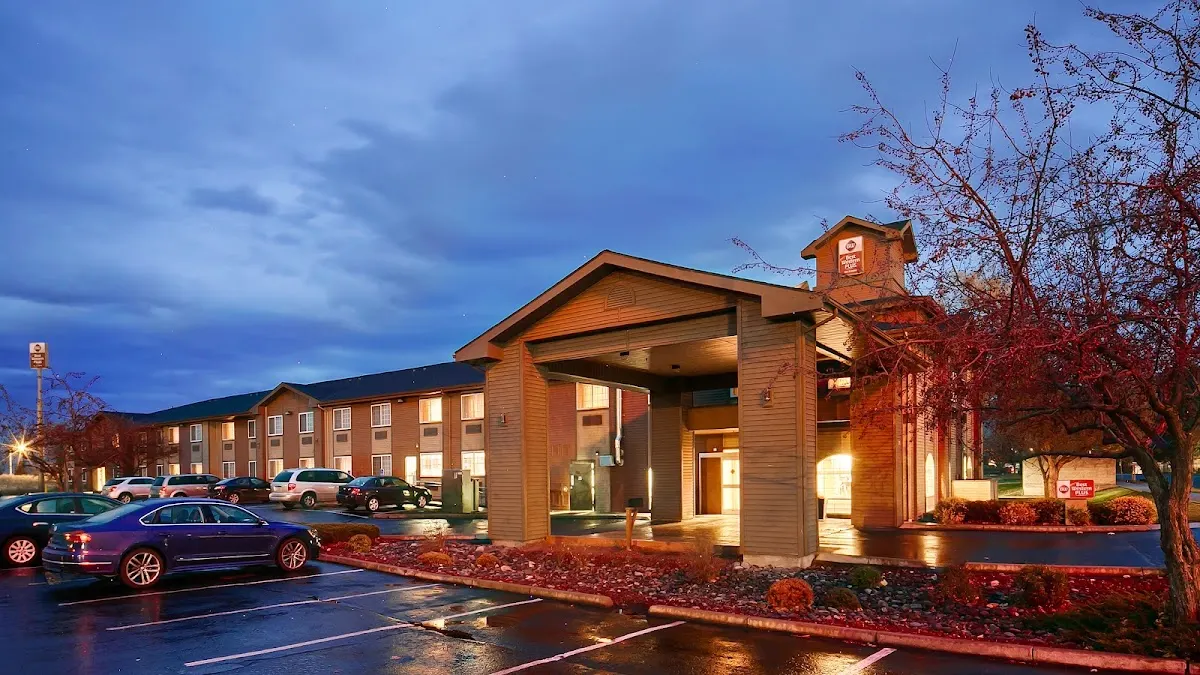 Best Western Plus Rama Inn & Suites
