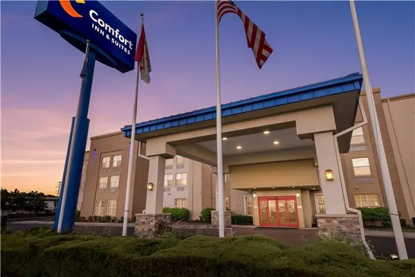 Comfort Inn & Suites Allen Park - Dearborn