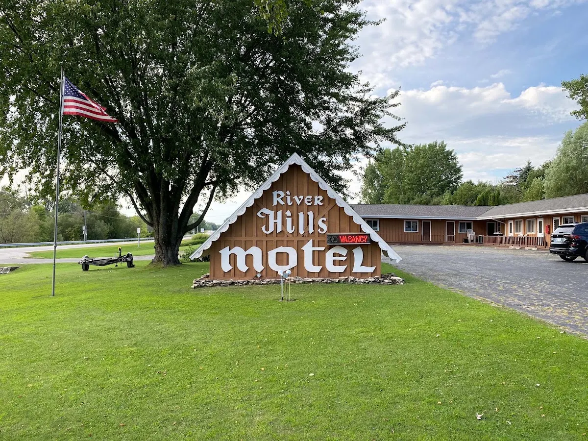 The River Hills Motel
