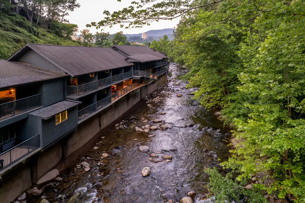 Historic Rocky Waters Inn, A Small Luxury Hotel