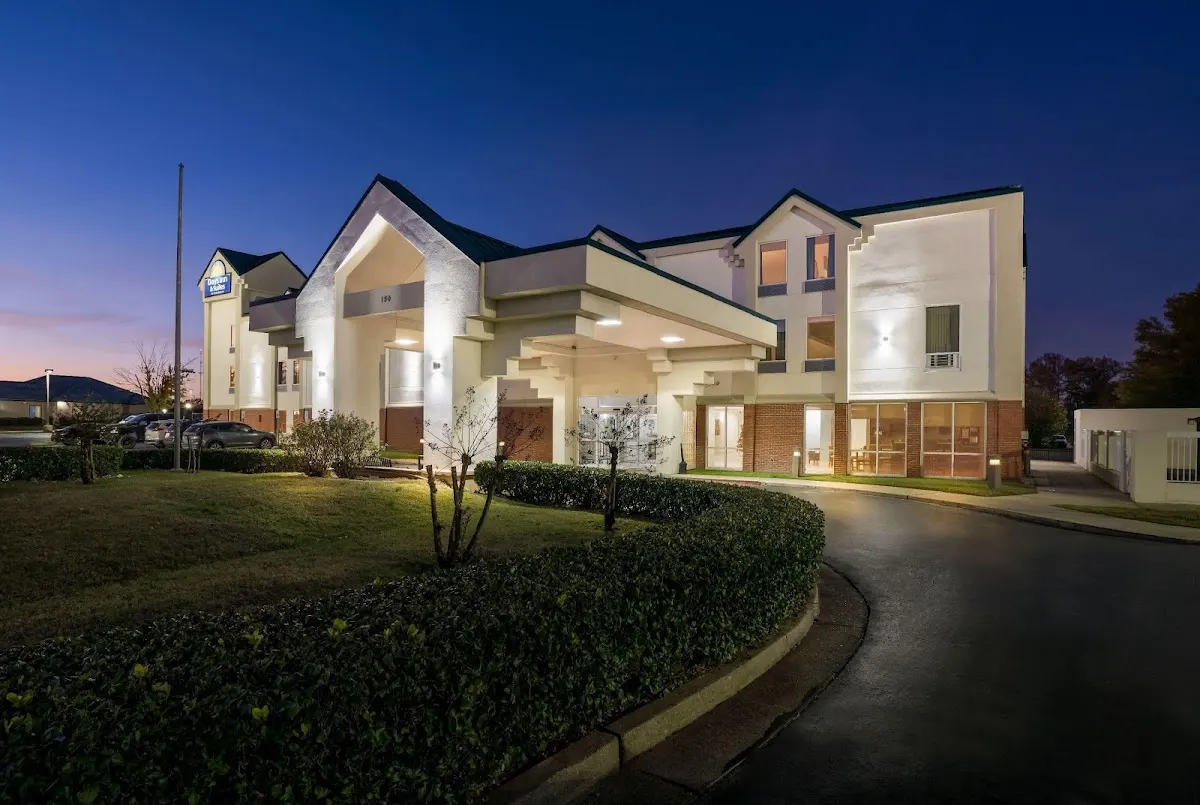 Days Inn & Suites by Wyndham Ridgeland