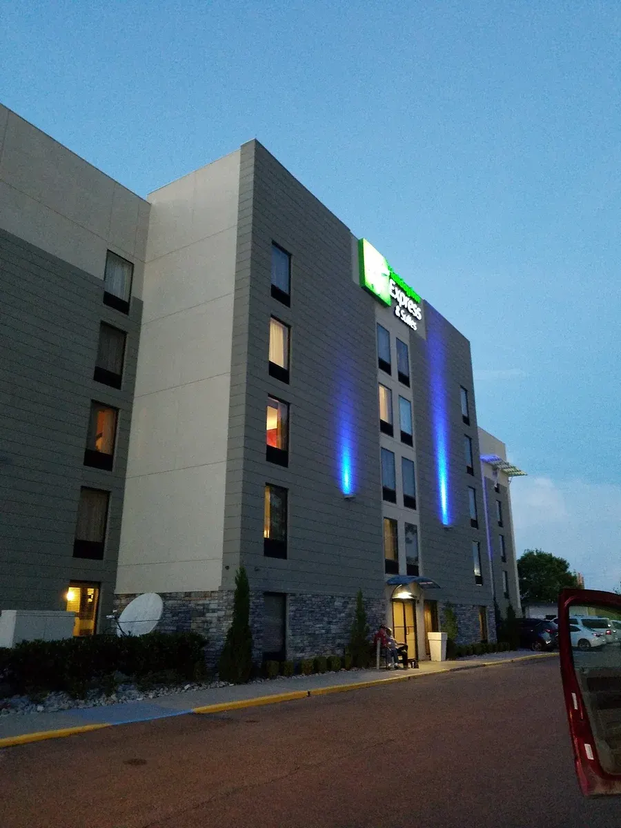 Holiday Inn Express & Suites Jackson Downtown - Coliseum, an IHG Hotel