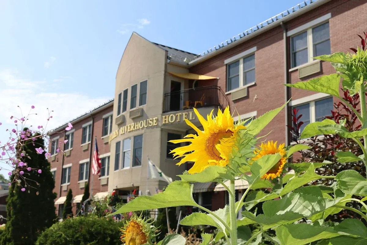 Camden Riverhouse Hotel and Inns