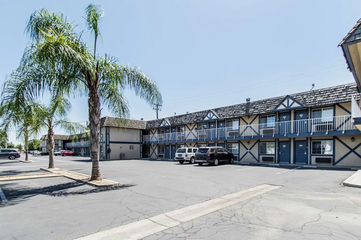 Motel 6 Kingsburg, CA