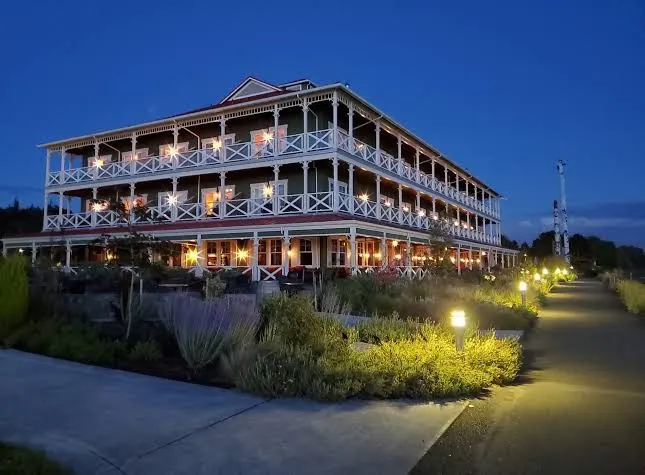 McMenamins Kalama Harbor Lodge