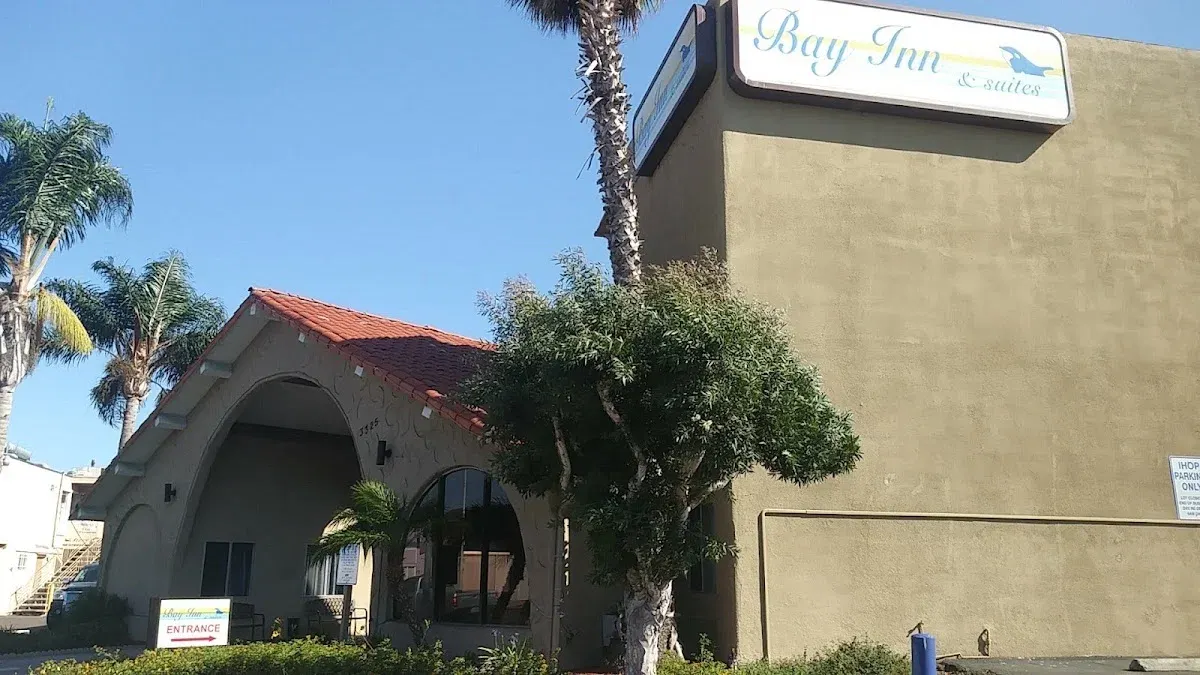 Bay Inn & Suites