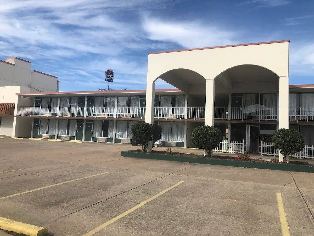 Willow Tree Inn & RV Park