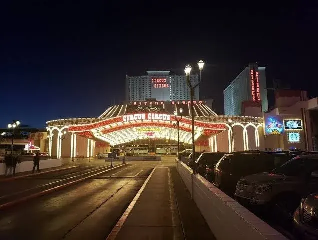 Circus Circus Manor