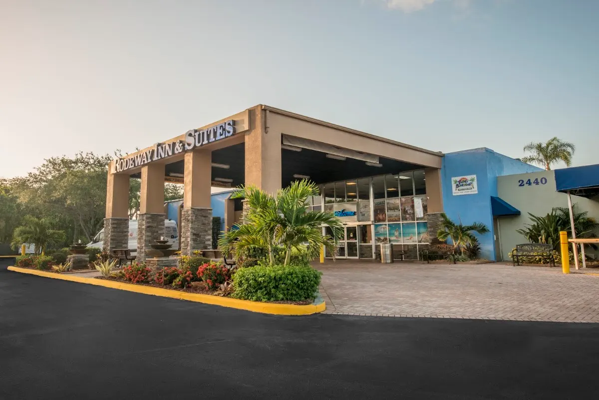 Rodeway Inn & Suites Fort Lauderdale Airport & Port Everglades Cruise Port Hotel