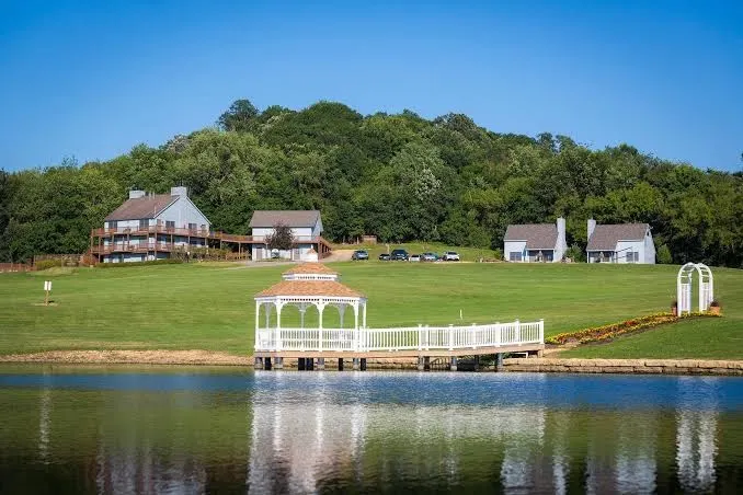 Le Fevre Inn & Resort