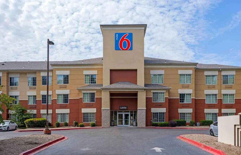 Motel 6 Suites Memphis Airport, TN