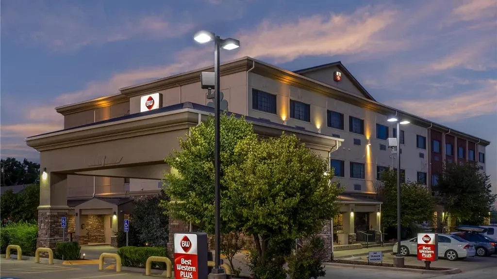 Best Western Plus Shamrock Inn & Suites