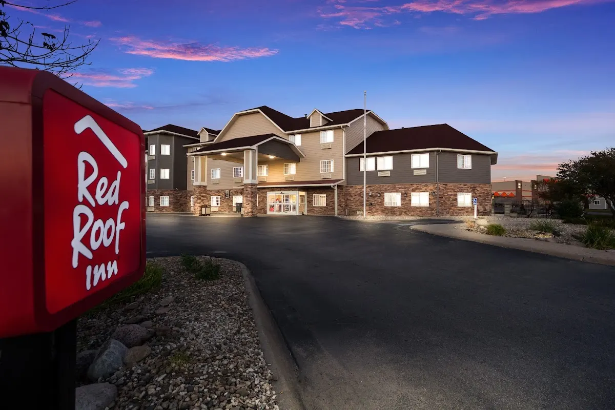 Red Roof Inn & Suites Omaha - Council Bluffs, IA