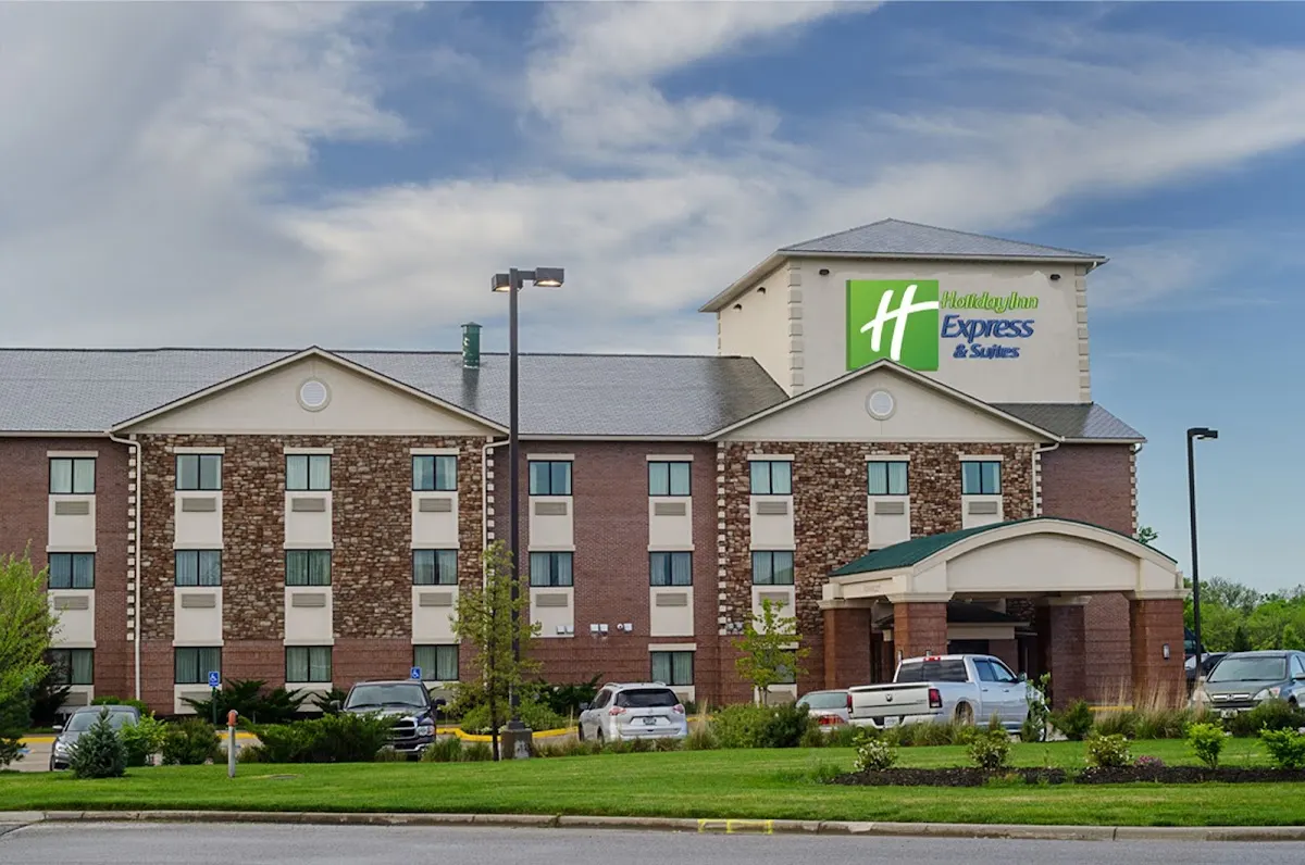 Holiday Inn Express & Suites Olathe South by IHG