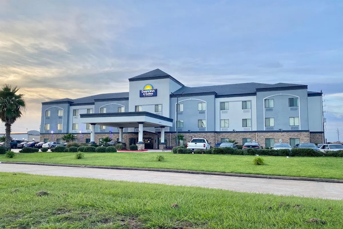 Days Inn & Suites by Wyndham Houston / West Energy Corridor