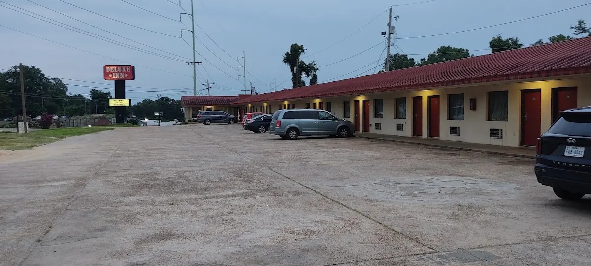 Deluxe Inn