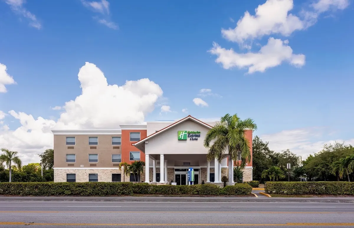 Holiday Inn Express & Suites Lantana by IHG