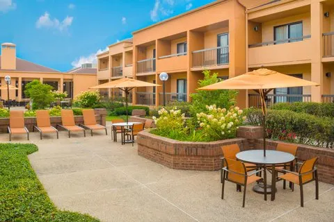 Courtyard by Marriott Chicago Deerfield