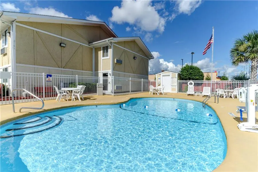Rodeway Inn & Suites Jacksonville near Camp Lejeune