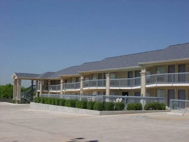 Executive Inn & Suites