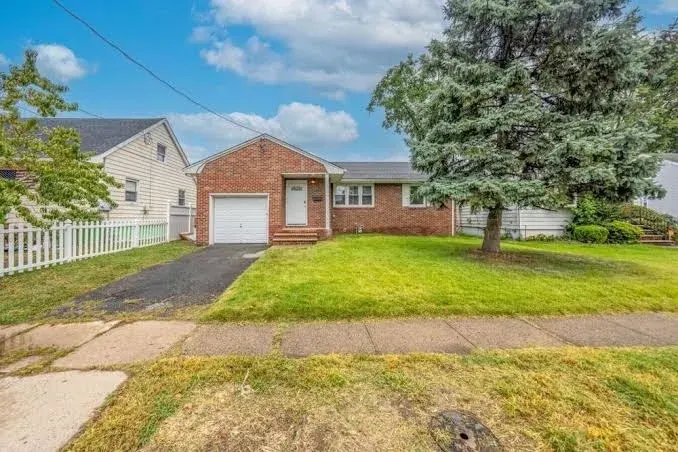 Spring Getaway Hot Tub, HDTV, Game Room & Parking