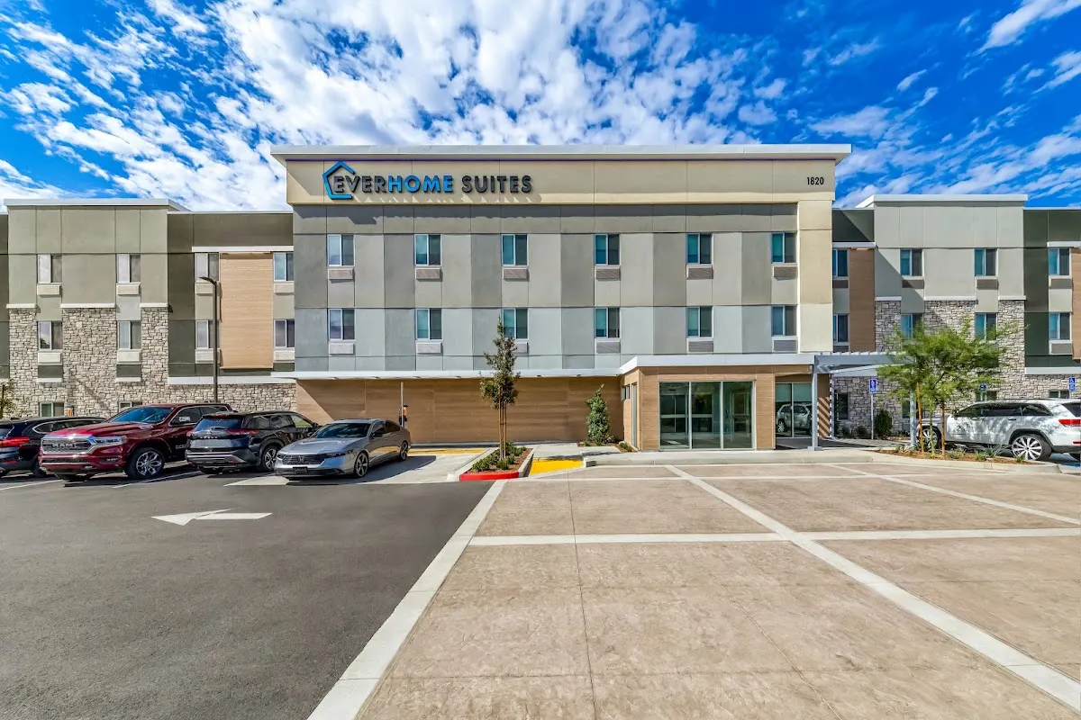 Everhome Suites Ontario Airport