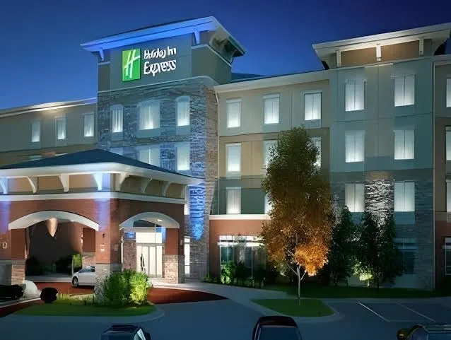 Holiday Inn Express & Suites Overland Park