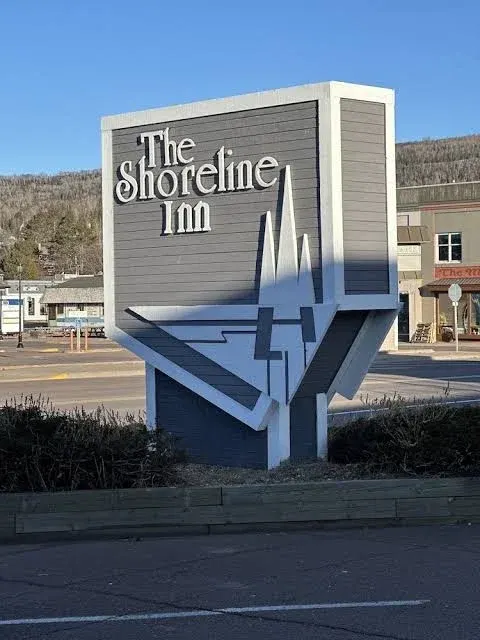 The Shoreline Inn