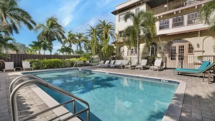Crystal Bay Hotel