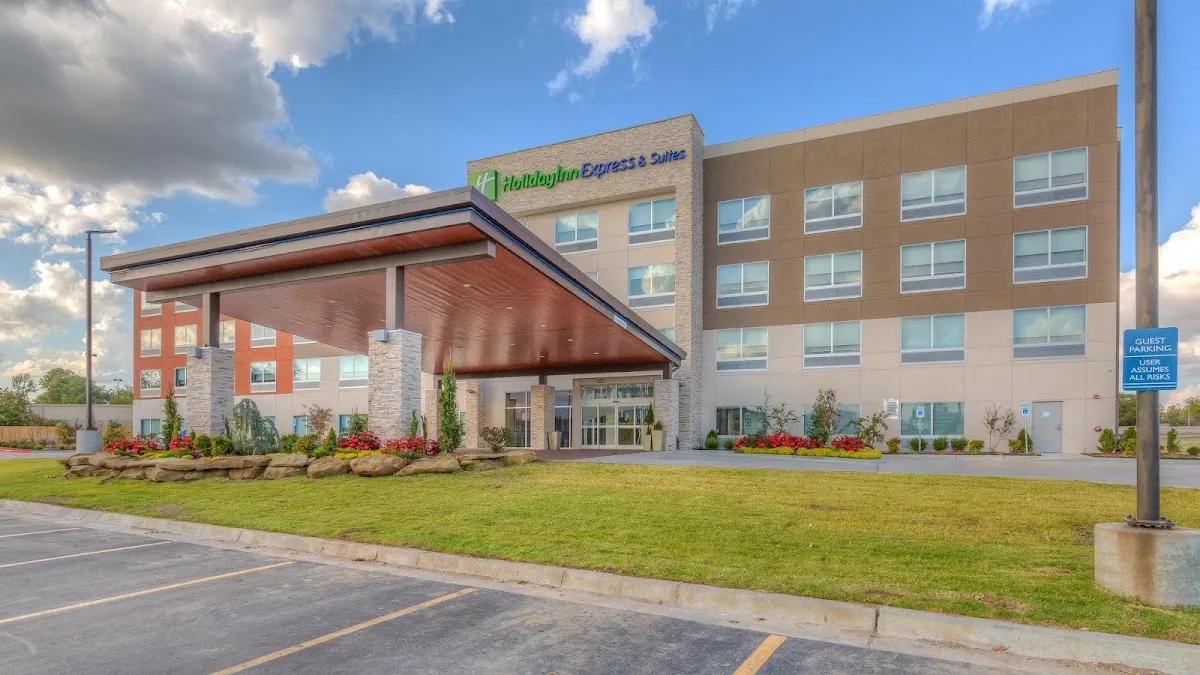 Holiday Inn Express & Suites Tulsa Midtown by IHG