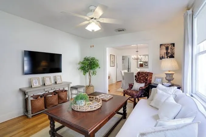 4 Mi to Dtwn: Baton Rouge Bungalow w/ Private Yard