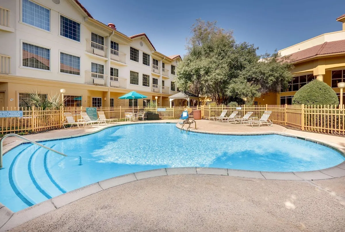 La Quinta Inn & Suites by Wyndham Dallas - Addison Galleria