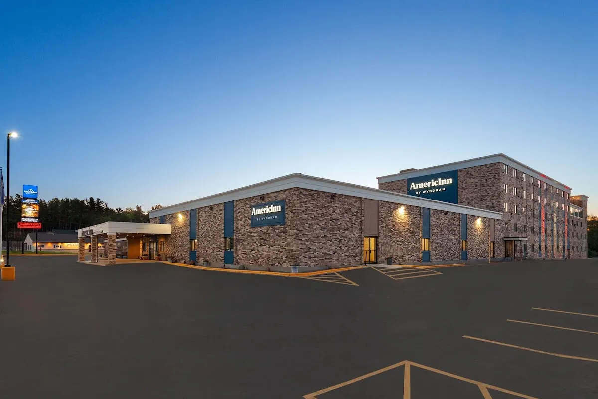 AmericInn & Suites By Wyndham Baraboo Event Center