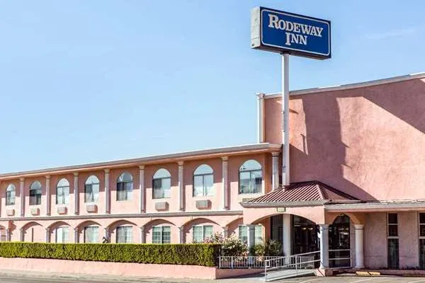 Rodeway Inn near Melrose Ave