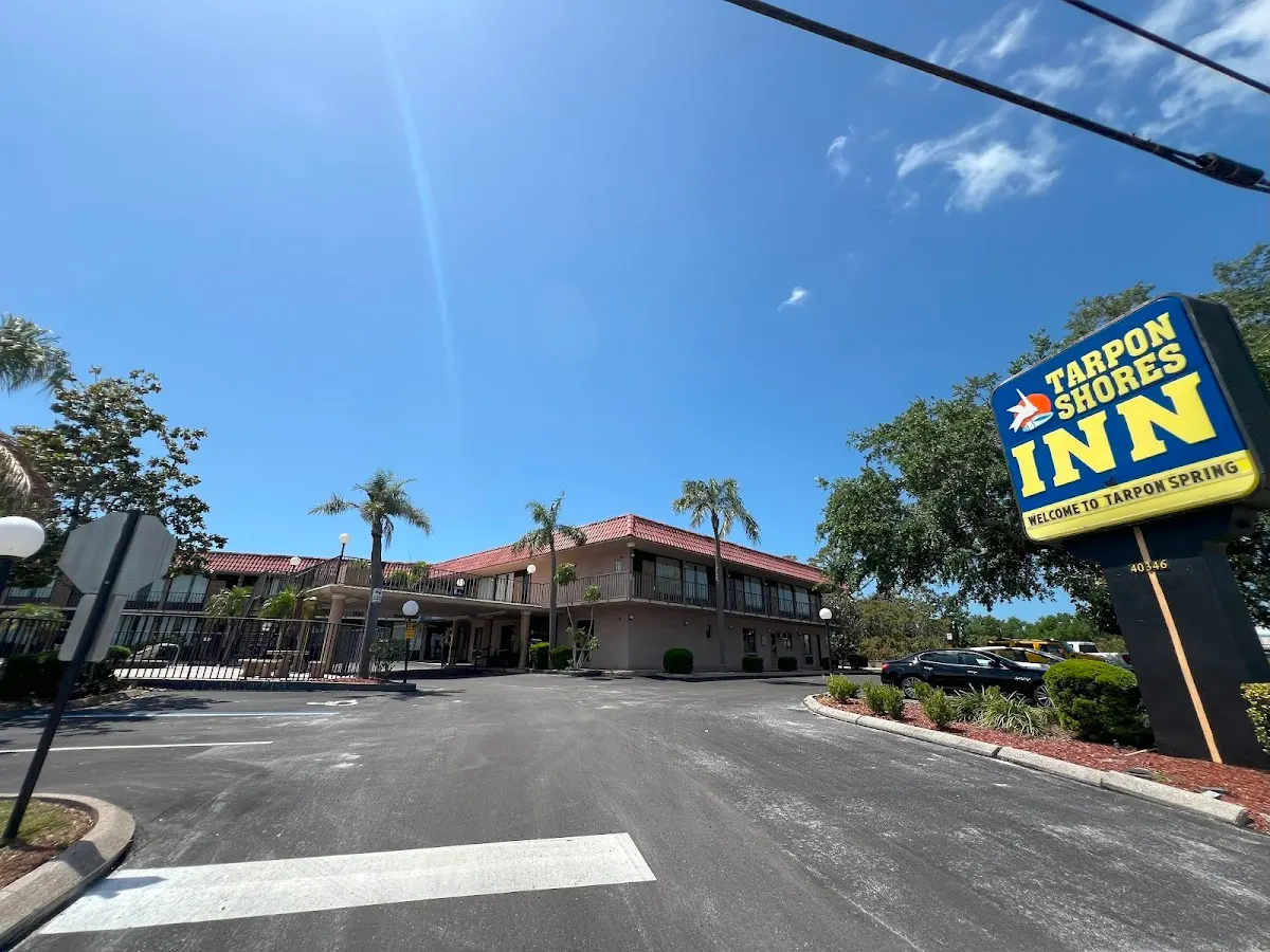Tarpon Shores Inn