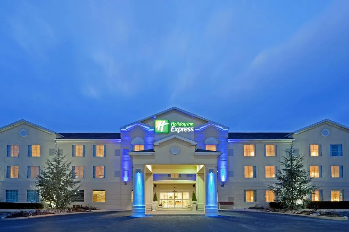 Holiday Inn Express & Suites Reading Airport by IHG