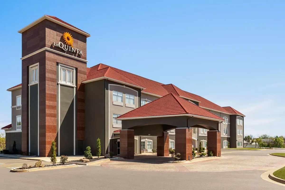 La Quinta Inn & Suites by Wyndham Shawnee