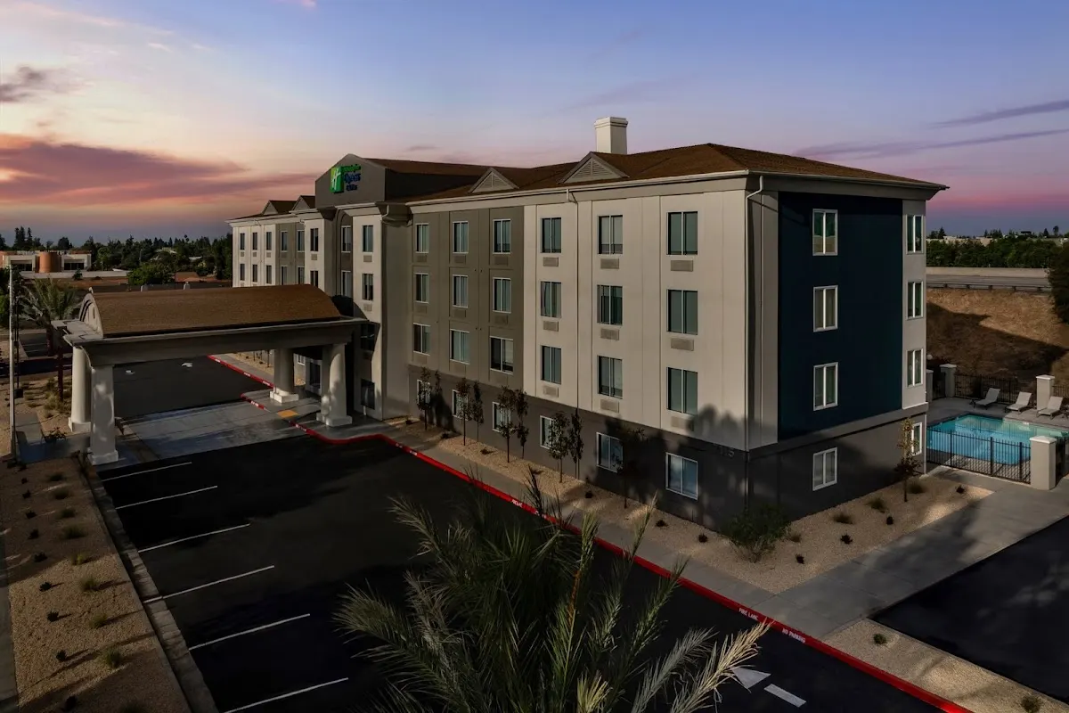 Holiday Inn Express & Suites Fresno (River Park) Hwy 41 by IHG